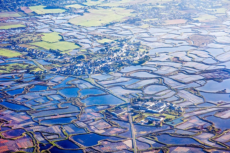 What is the largest landlocked country in the world by area?